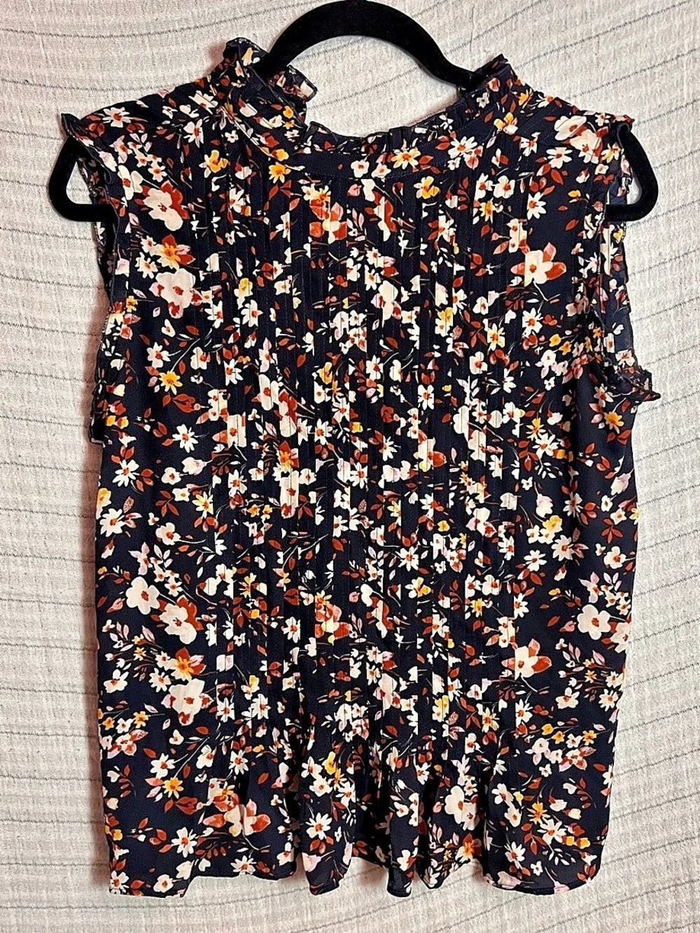 Ann Taylor Floral Blouse in Navy Size Small Like New